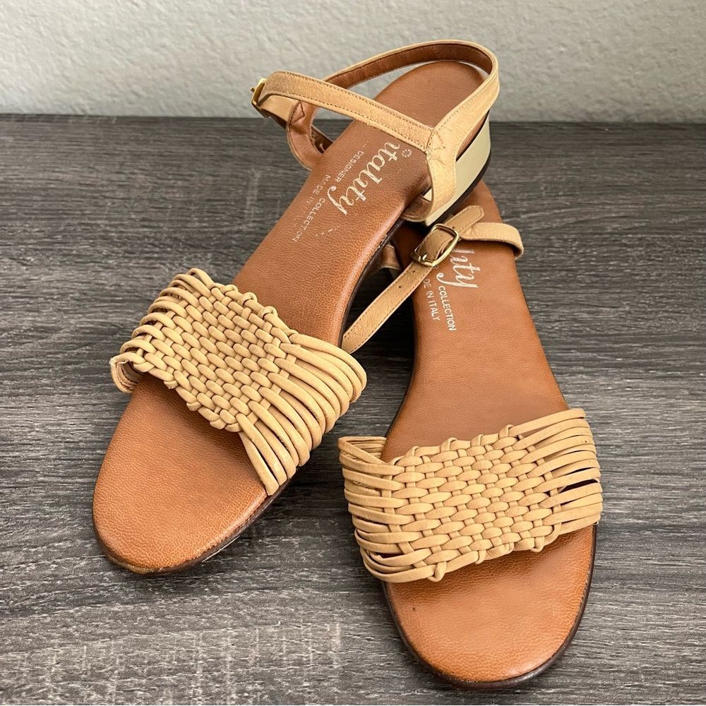 Vitality Designer Collection Tan Woven Sandals - Italian Made - Size 7.5